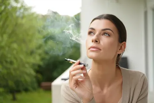 Advanced Vapers Beware: Why the iget star Might Actually Be Overrated for Heavy Users Despite the Hype 4 iget star - collage of four Australian vapers holding different devices, alt=