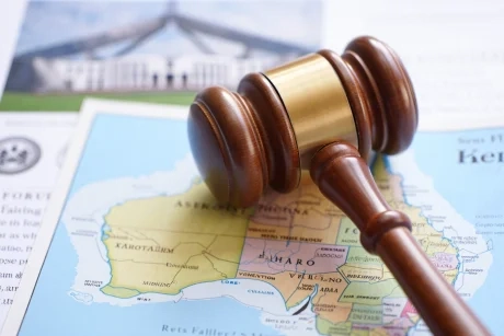 A gavel and an Australian flag symbolizing the strict vaping laws in Australia.