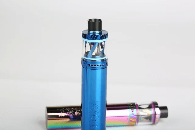 volcano vape - Volcano vape balloon filled with vapour held by Australian user
